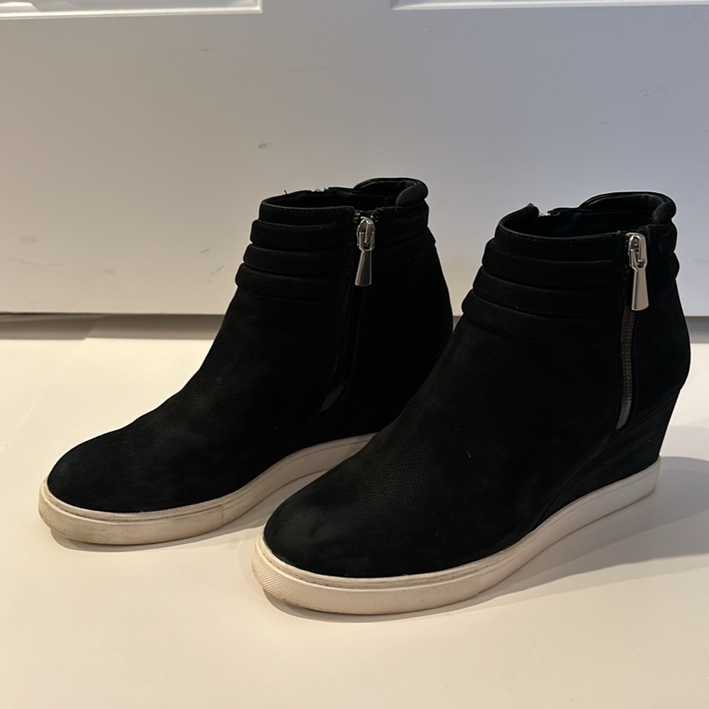 Linea Paolo Flo Waterproof Wedge Bootie. 8.5